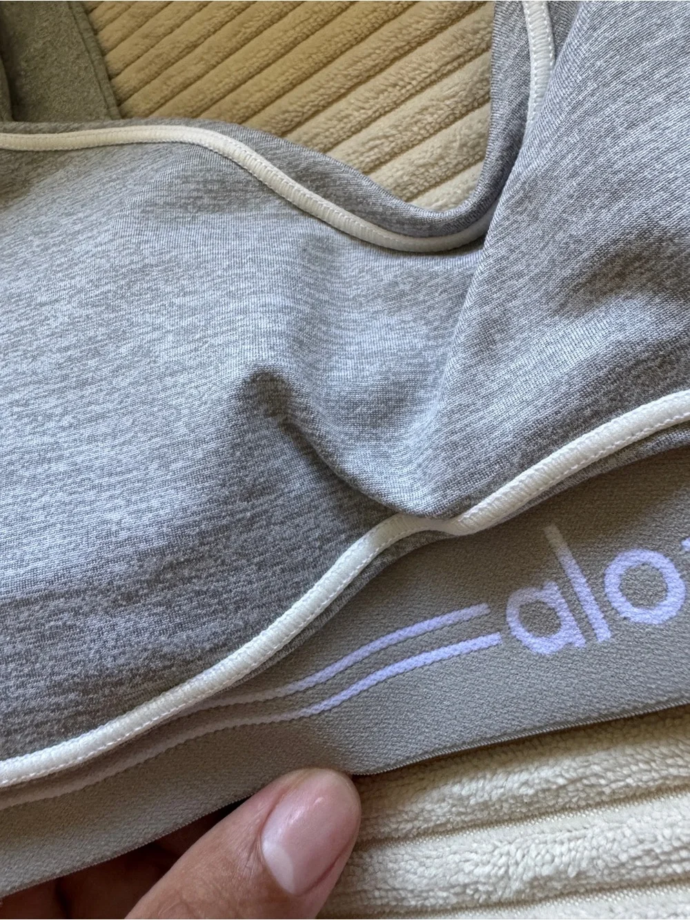 ALO Yoga Light Gray Seam-Trim Sports Bra and Leggings Set